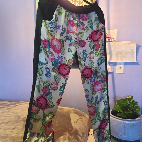 Floral Cuffed Bottoms - Picture 1 of 7